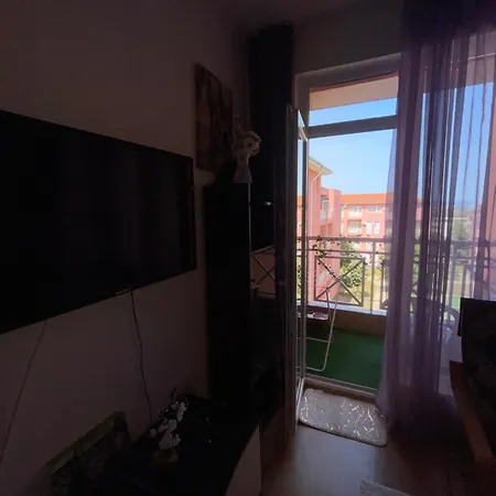 Sunny Day 6 Apartment